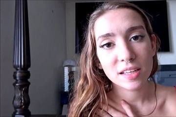Сестричка умоляет дать хуйца соснуть? Камон, вперед!