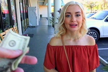 Увидела бабло и побежала трахаться в ближайшие кусты
